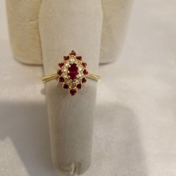 Jewelry - Women's Garnet an Diamond Ring